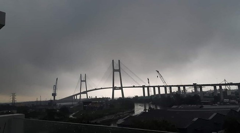 Mưa giông, sấm sét khiến người Sài Gòn “tái mét” mặt