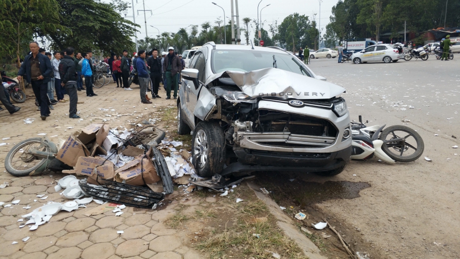 Vụ xe "điên" tông liên hoàn ở Hà Đông: Người ra trình diện không phải là chủ nhân xe Ford