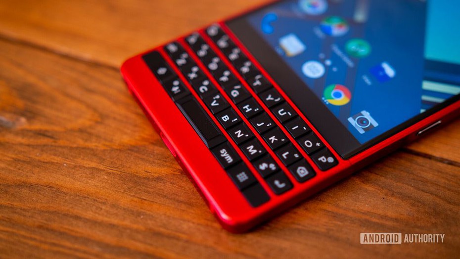 BlackBerry “khoe nhẹ” mẫu KEY2 Red Edition