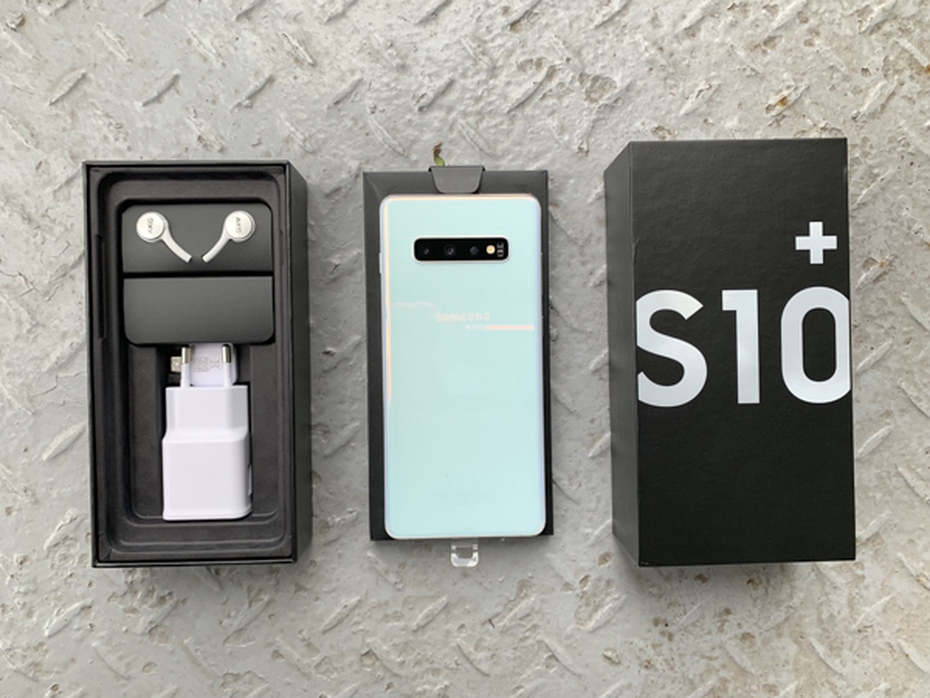 Mở hộp phiên bản vỏ gốm siêu độc của Galaxy S10+ tại Việt Nam