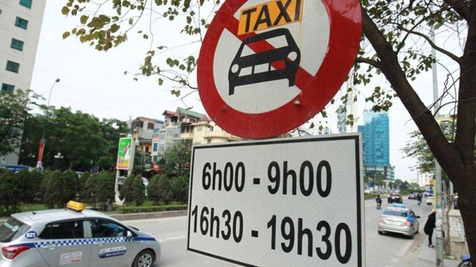 11 tuyến đường ở Hà Nội sẽ cấm taxi vào giờ cao điểm