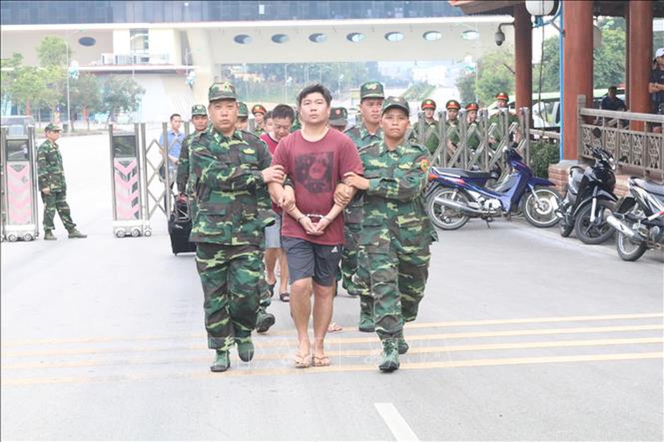 Lạng Sơn: Bắt giữ 4 đối tượng bị truy nã ở Trung Quốc, cầm đầu đường dây buôn lậu tổ yến trị giá 7.000 tỷ đồng