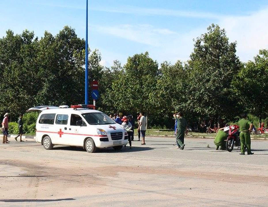 Làm rõ nguyên nhân nam thanh niên đi xe máy tử nạn bất thường giữa đường