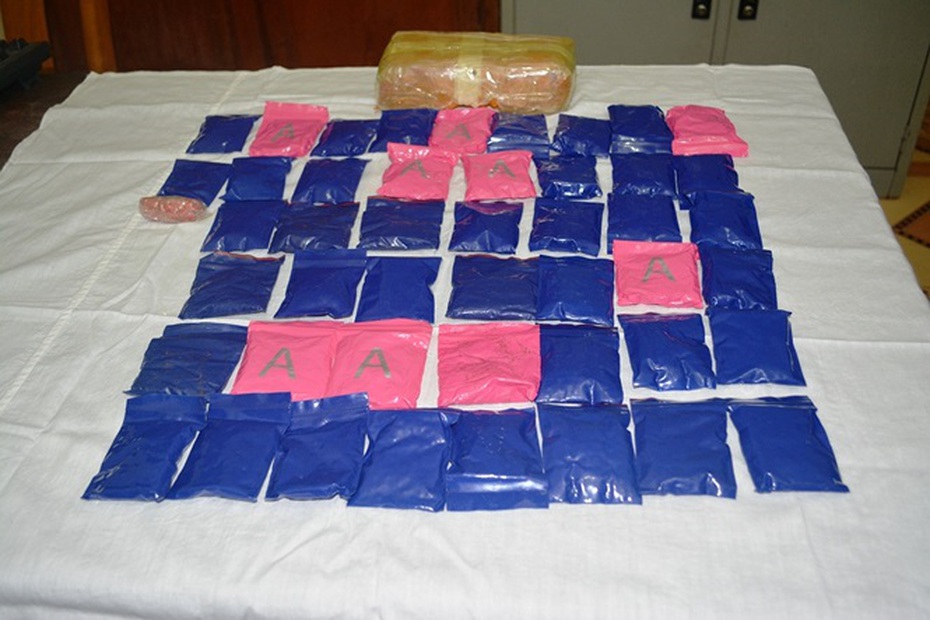 Truy tìm 2 đối tượng bỏ lại gần 9.000 viên ma túy, tẩu thoát vào rừng