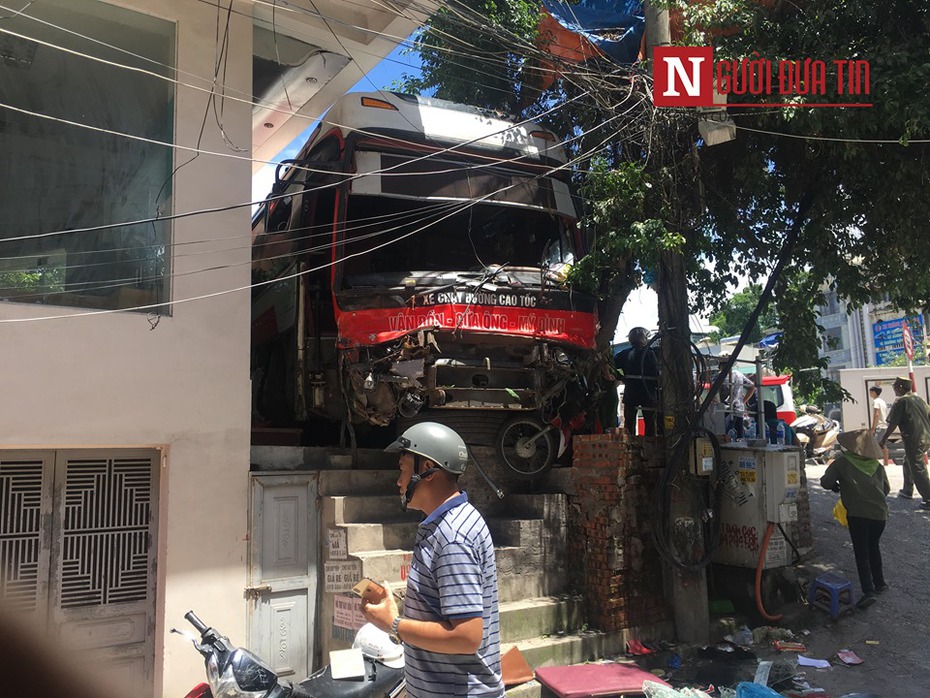 Không thể bỏ lỡ: Vụ tai nạn xe khách thảm khốc ở Quảng Ninh, Hành khách say xỉn sàm sỡ cô gái trên máy bay