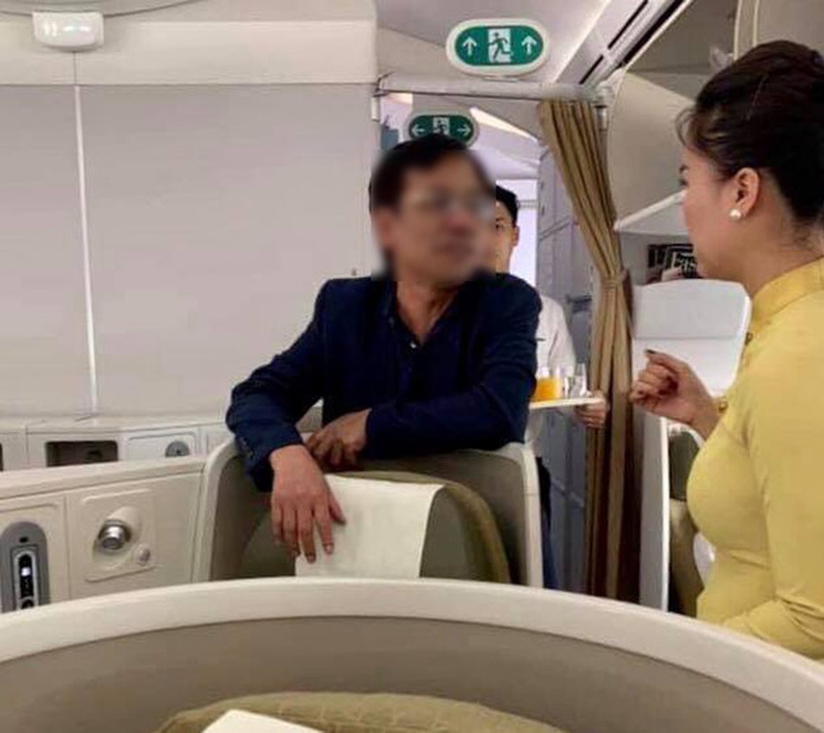 Không thể bỏ lỡ: Danh tính đại gia sàm sỡ cô gái trên máy bay Vietnam Airlines, lâm tặc lái xe tông tổ CSGT