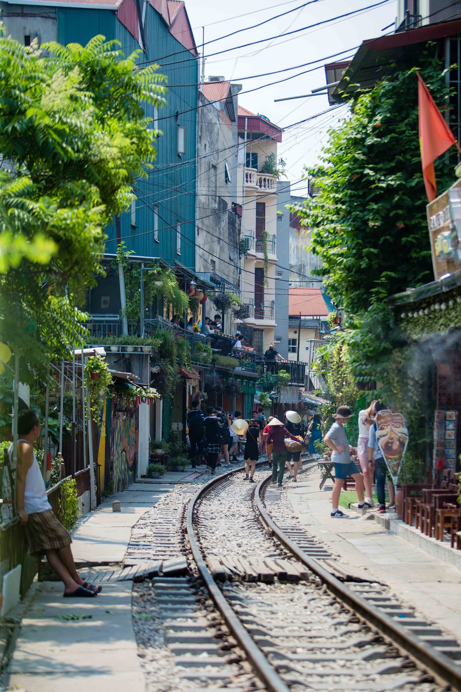 Không thể bỏ lỡ: Hạn chót giải tán các quán cafe đường tàu, Chủ tịch tỉnh Thừa Thiên-Huế yêu cầu làm rõ vụ xe sang gắn biển số đẹp