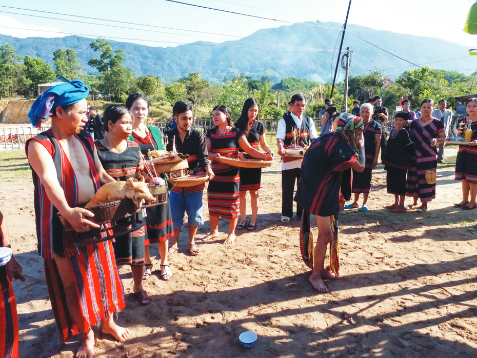 Băng đèo A Co dự Tết Aza Koonh