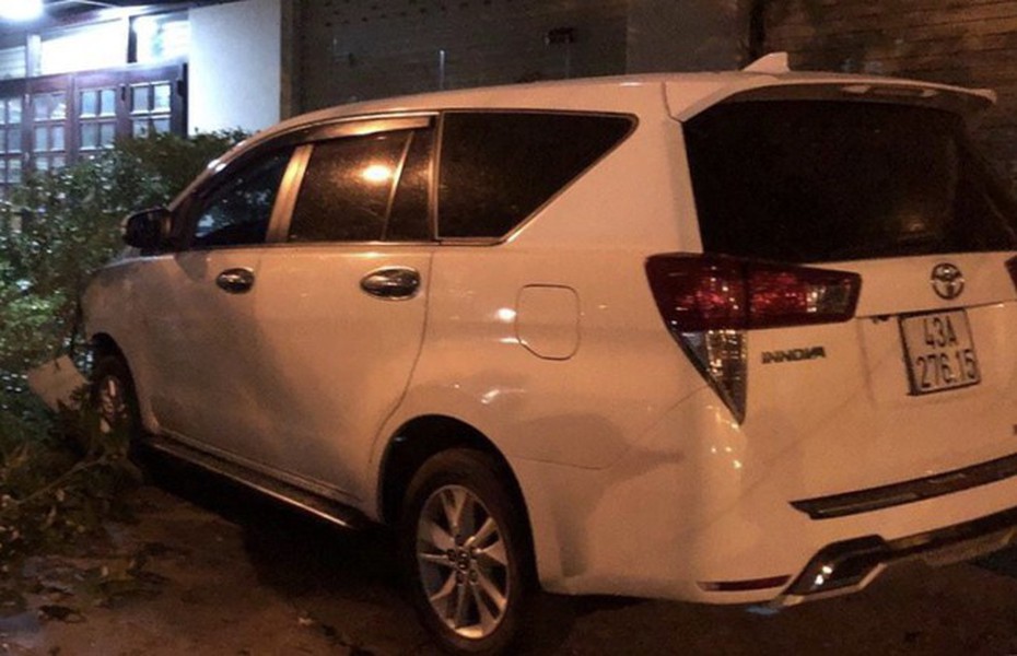 “Né chốt” vì say xỉn, tài xế ô tô gây tai nạn với người đi đường