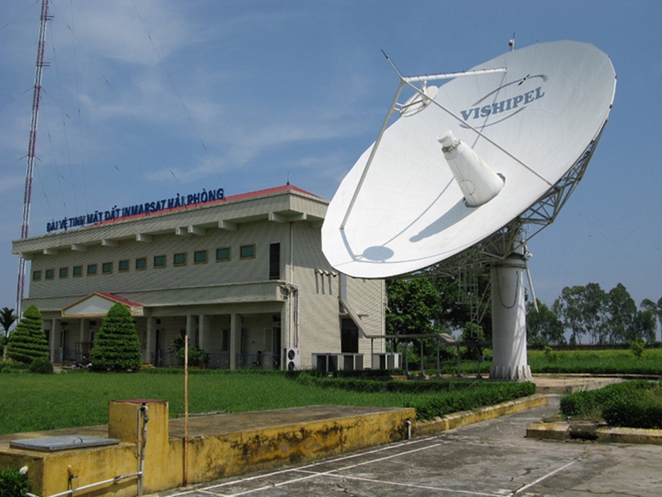 Đổ cột ăng-ten Đài vệ tinh mặt đất Inmarsat khiến 1 người tử vong