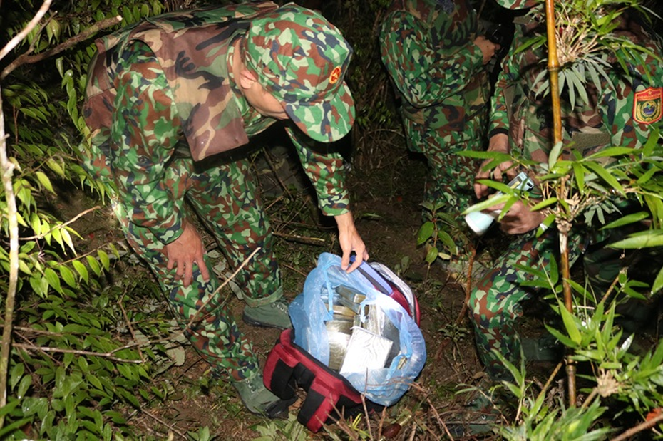 Bộ đội biên phòng truy bắt nhóm đối tượng vận chuyển heroin trong đêm