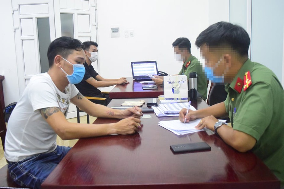 Phá đường dây cá độ bóng đá gần 100 tỷ đồng, bắt 4 đối tượng