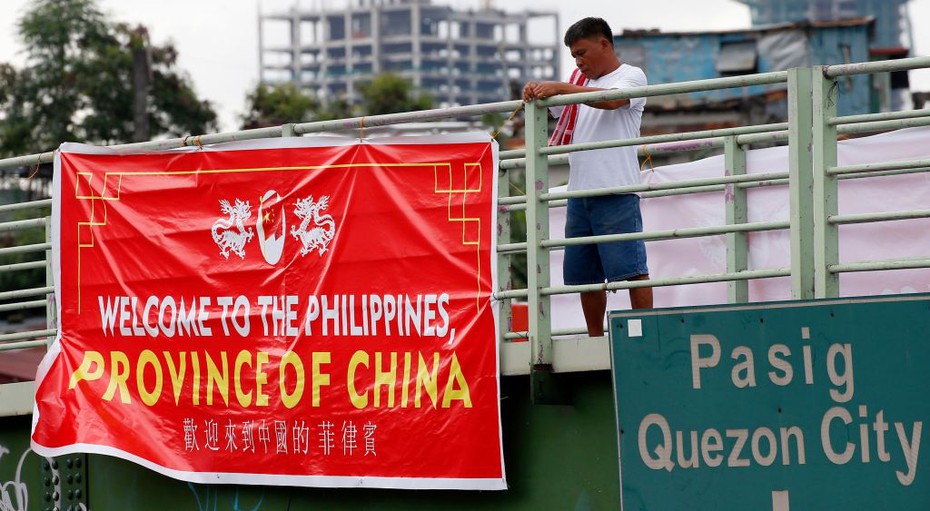 Người phát ngôn Tổng thống Duterte nói về biểu ngữ viết "Philippines là tỉnh của Trung Quốc”