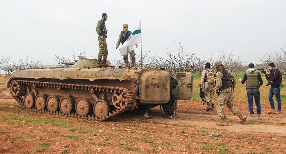 Hàng ngàn tay súng nổi dậy chuẩn bị tấn công quân Syria ở Hama, Aleppo