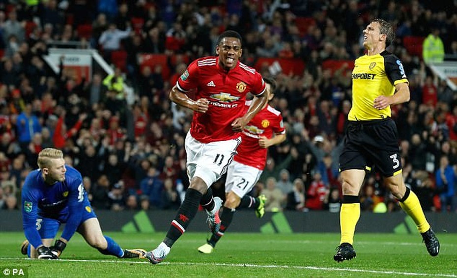 Martial trên con đường đưa Thierry Henry trở thành dĩ vãng