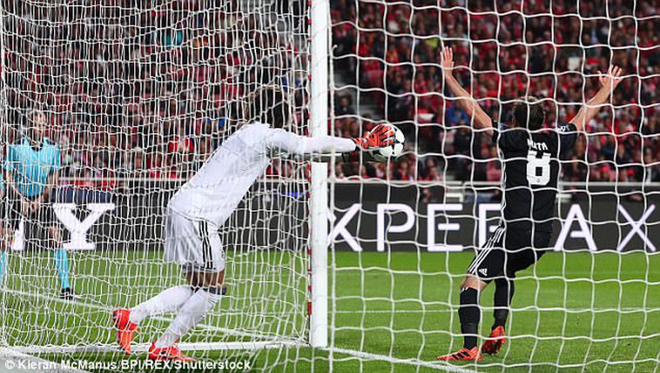 Sau trận thắng Benfica, Mourinho thừa nhận phòng ngự là "tội ác"