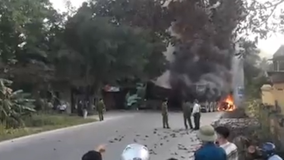 Clip: Tai nạn kinh hoàng, nhiều ô tô bốc cháy ngùn ngụt