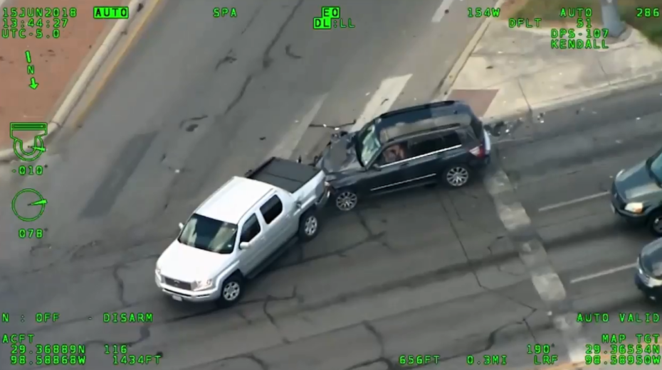 Clip: Cảnh sát Mỹ truy đuổi bà mẹ một con như phim hành động