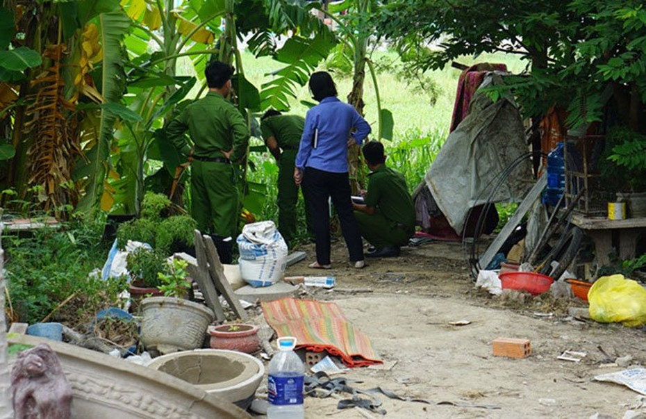 Phát hiện thi thể phụ nữ không mặc quần áo trong thùng nước