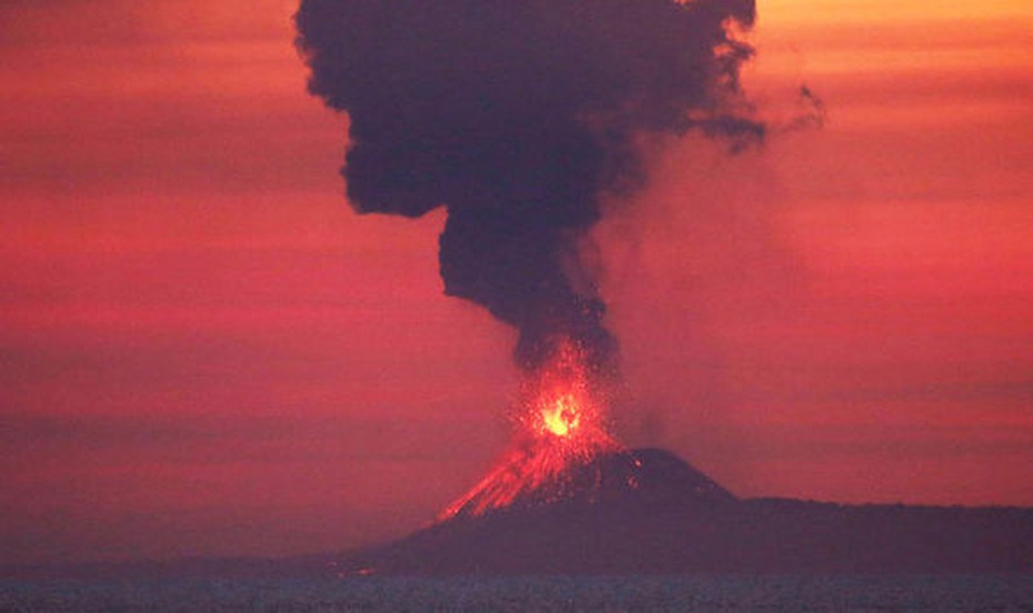 Clip: Núi lửa Anak Krakatau phun trào ở Indonesia