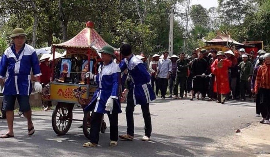 Đau đớn nguyên nhân mẹ thắt cổ con trai 18 tháng và chính mình tự tử