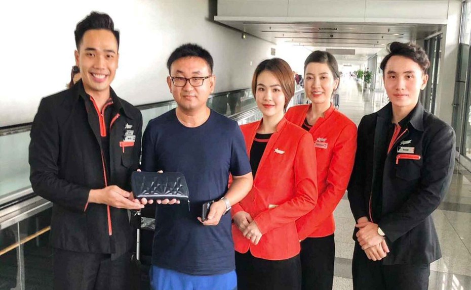 Trả lại 120 triệu đồng cho hành khách bỏ quên trên máy bay