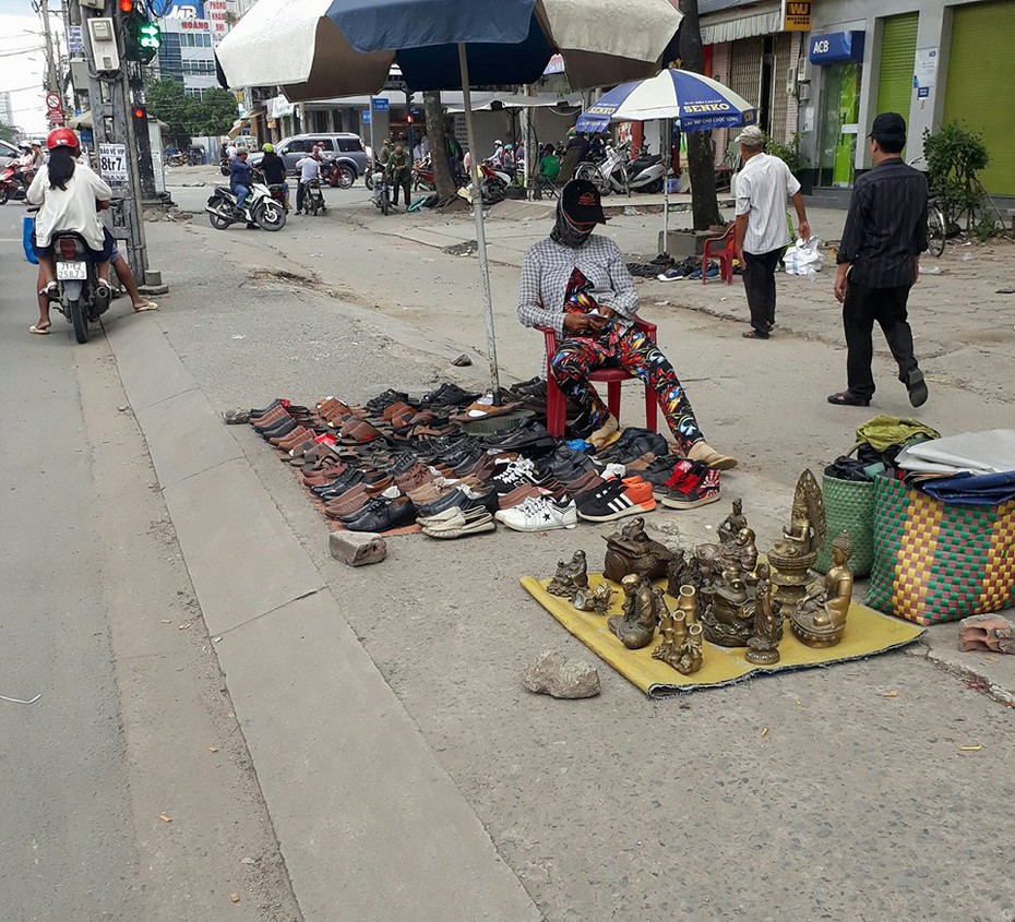 Ma thuật đánh tráo sản phẩm tại các gian hàng “kinh doanh đồ cổ”