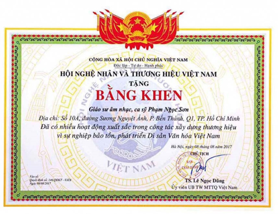 Bộ Công Thương yêu cầu giải trình việc tặng bằng khen cho ca sĩ Ngọc Sơn