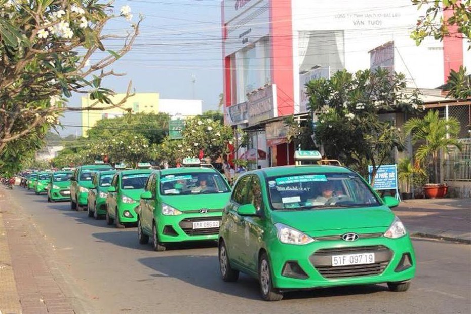 Taxi truyền thống thoi thóp tìm “phao cứu sinh” giữa tâm dịch Covid-19