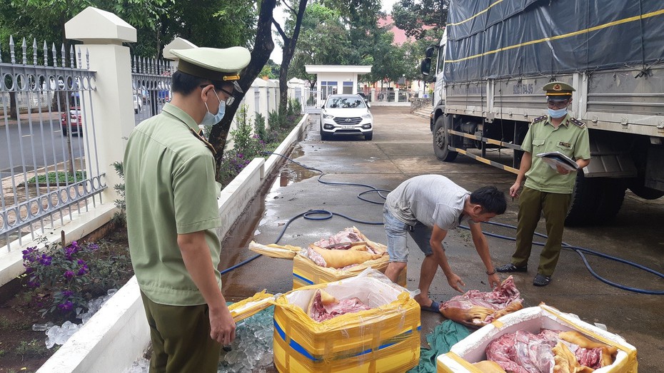 Đắk Lắk: Thu giữ 300kg thịt heo nái bốc mùi hôi thối