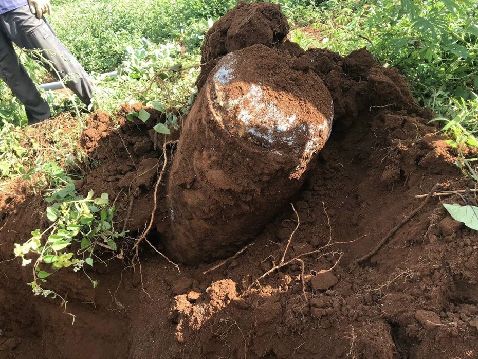 Lên phương án di dời quả bom hàng trăm kilogram trên đất sản xuất của dân