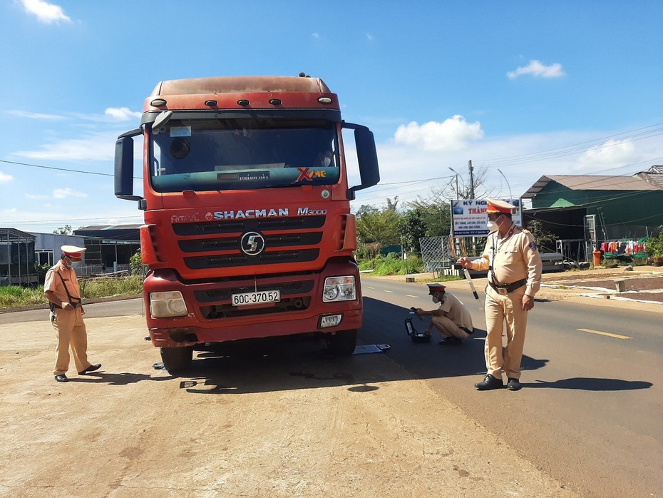 Đắk Nông quyết liệt xử lý xe quá tải trọng, quá khổ giới hạn