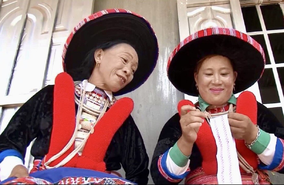 Người Dao bảo tồn văn hóa cộng đồng qua trang phục truyền thống