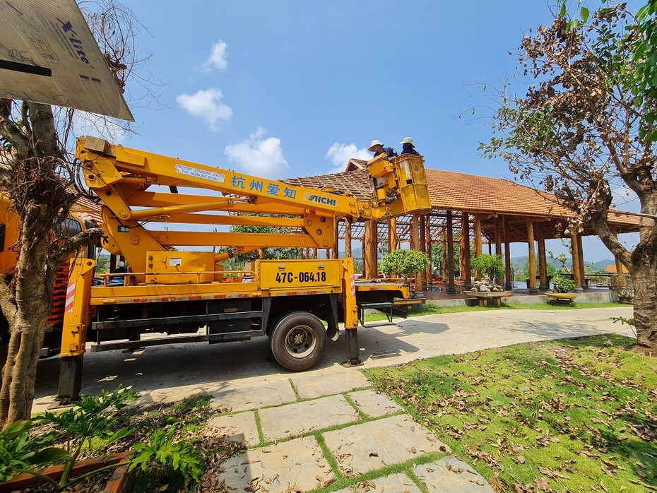 Đang tháo dỡ các công trình trái phép tại trang trại ngựa Đoàn Thành