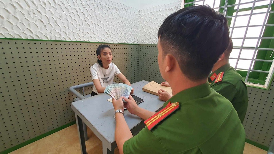 Bắt quả tang đối tượng mạo danh lãnh đạo Nhà nước để lừa chạy án