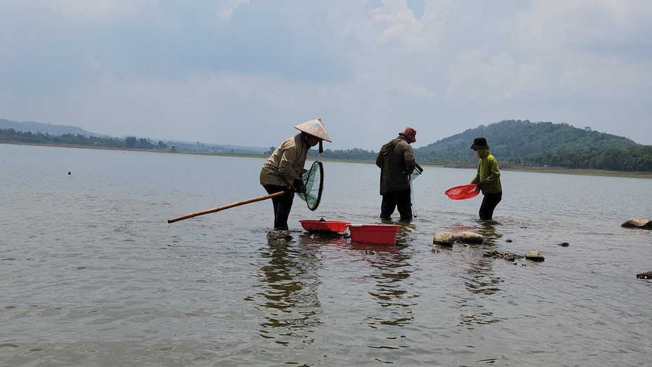 Mưu sinh trên hồ đẹp nhất Buôn Ma Thuột và niềm vui của nhiều cần thủ