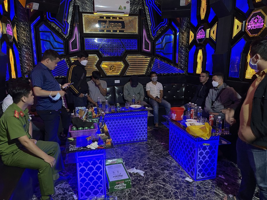 Huế: Phát hiện 7 đối tượng sử dụng ma tuý trong quán karaoke