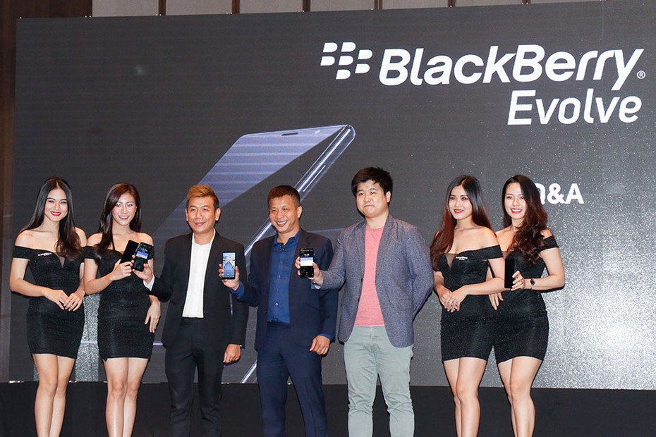 BlackBerry Evolve được bán chính hãng tại Việt Nam với mức giá 8 triệu đồng