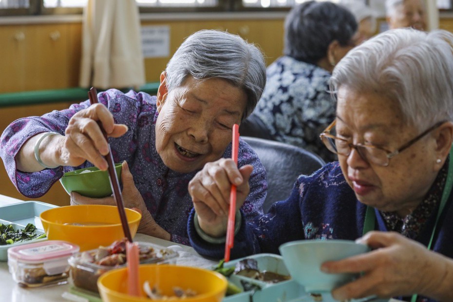 Người giàu chi tiền đi khách sạn đổi gió, ở cữ sau sinh: Chiêu bài "độc" để tồn tại qua mùa Covid-19