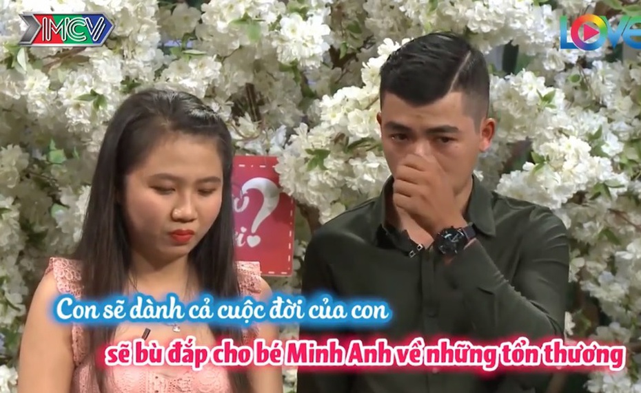 Video: Chàng trai khóc như mưa trên sóng truyền hình vì bị bố bạn gái cấm cửa