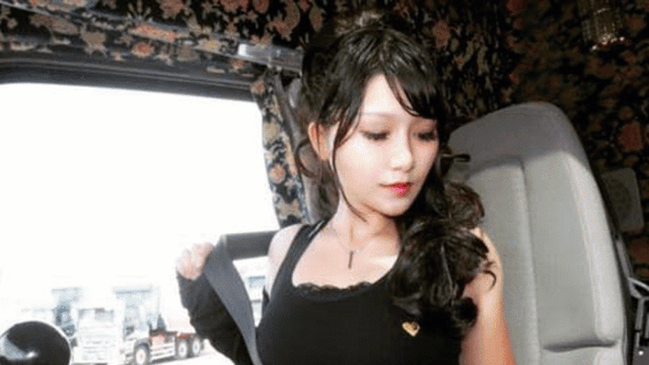 Video: Nhan sắc của cô gái được mệnh danh “nữ tài xế xinh đẹp nhất Nhật Bản”