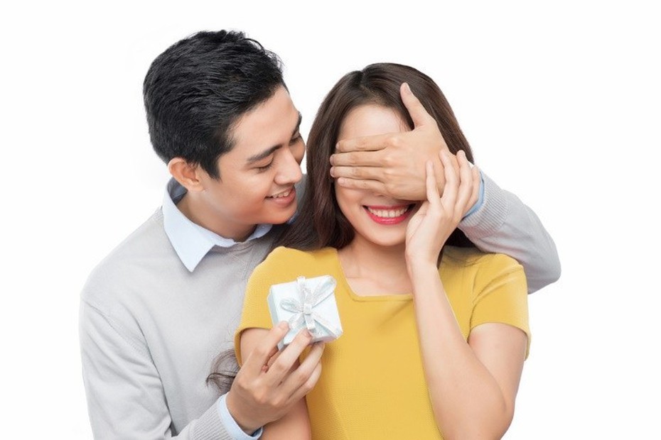 Viết cho đàn ông: Tại sao cứ phải tặng quà phụ nữ trong ngày Valentine?