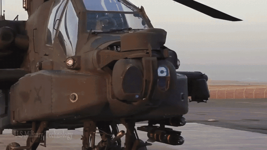 Video: Xem trực thăng tấn công AH-64 Apache phô diễn uy lực