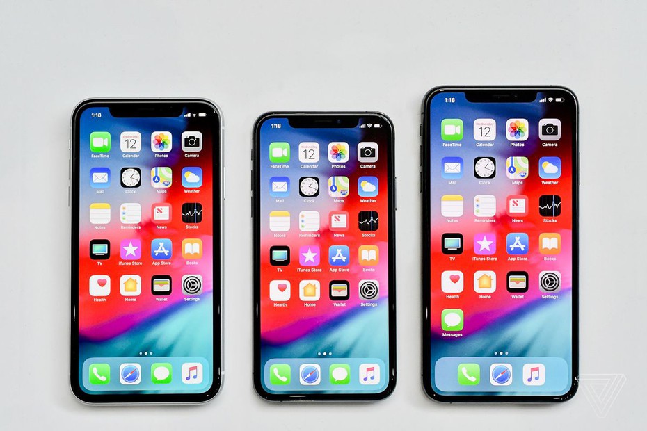 iPhone XS/XS Max, iPhone XR và iPhone X "so dáng đọ anh hùng"