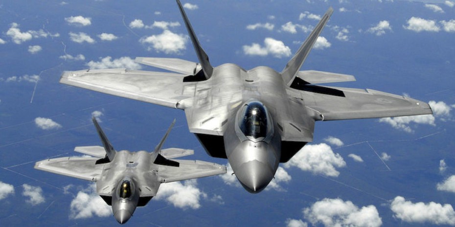 Mỹ "dọa dẫm" dùng F-22 cùng Israel khắc chế S-300 trước đêm thượng đỉnh Trump-Putin?