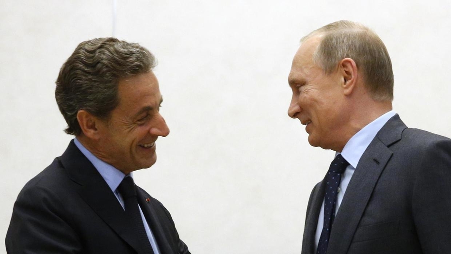 "Cuộc chiến giành miếng sô cô la cuối cùng " giữa cựu Tổng thống Pháp Sarkozy và ông Putin