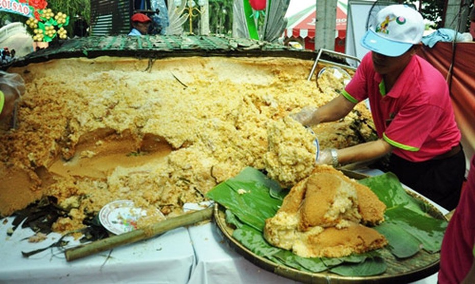 Trông bánh chưng, bánh dày khổng lồ, nhớ giấc mộng Lang Liêu