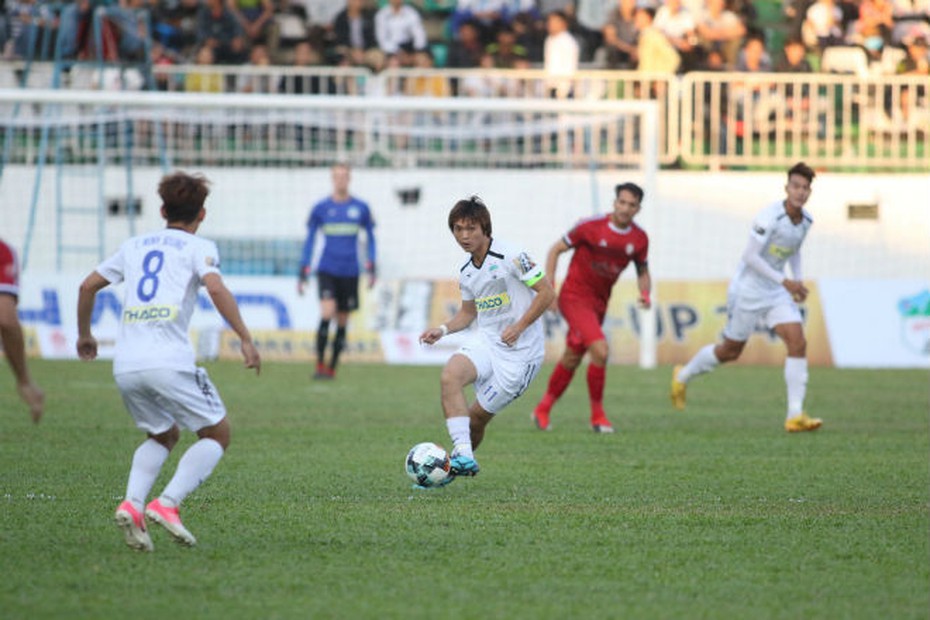 Bầu Đức và thầy Park dự khán, HAGL cay đắng nhận trận thua đầu tiên tại V.League