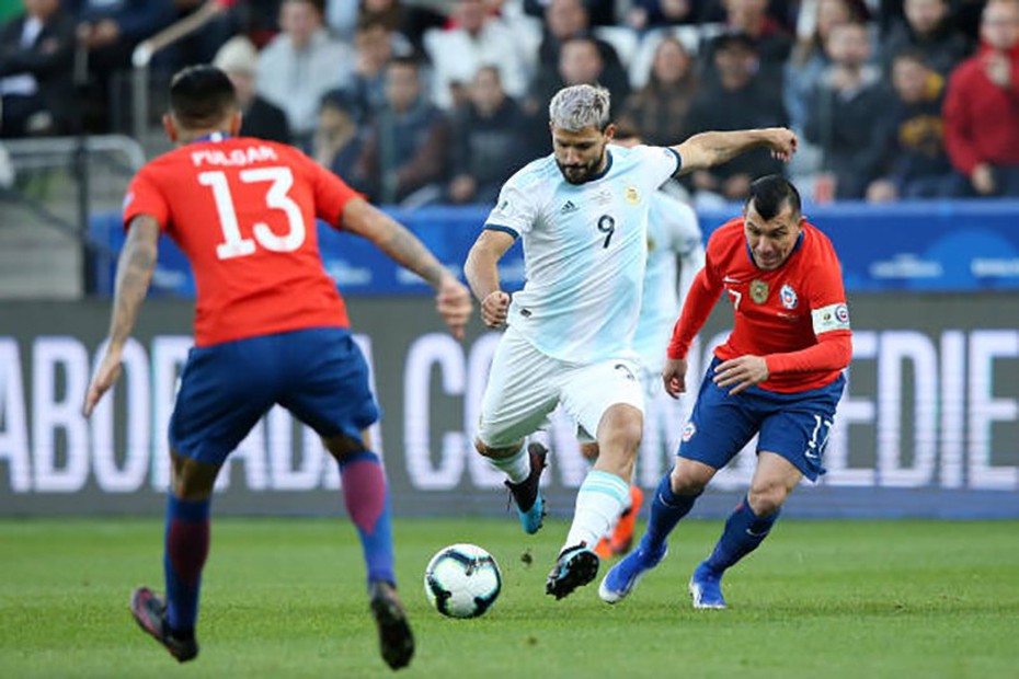 Messi lĩnh thẻ đỏ, Argentina vẫn giành thắng lợi trước Chile