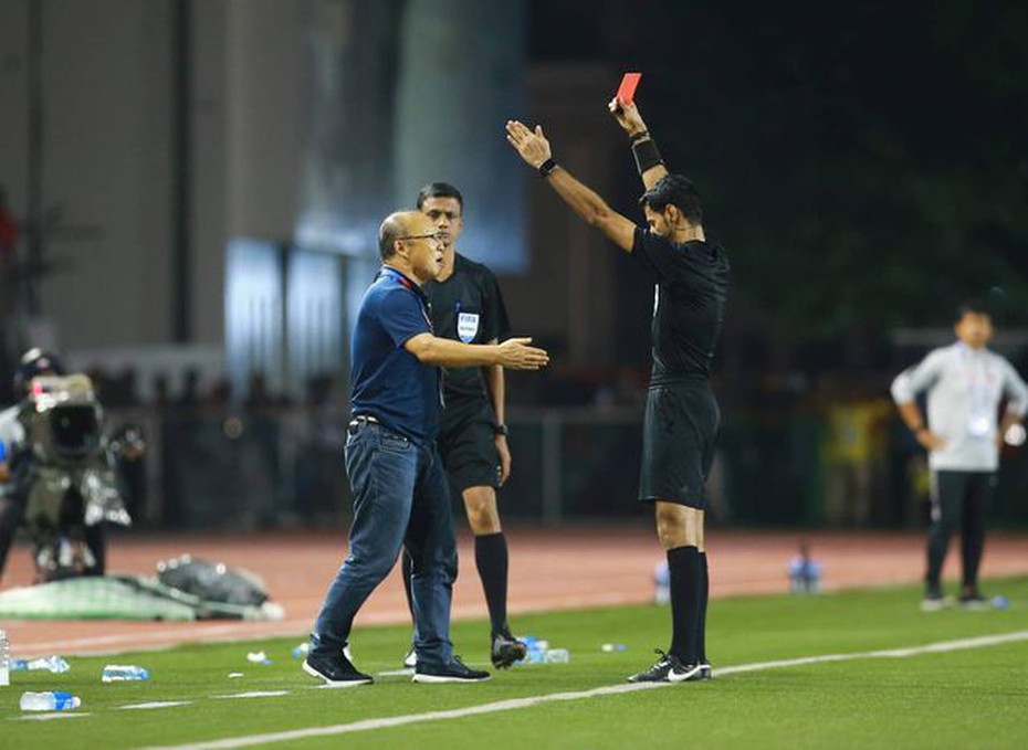 AFC lên tiếng, HLV Park Hang-seo lĩnh án kỹ luật